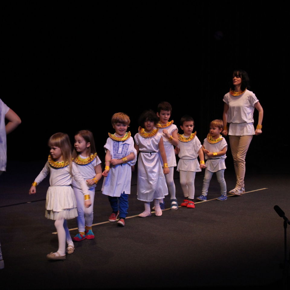 Christams Performance Time Travelling Machine