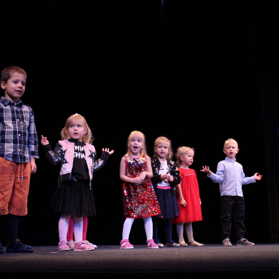 Christams Performance Time Travelling Machine