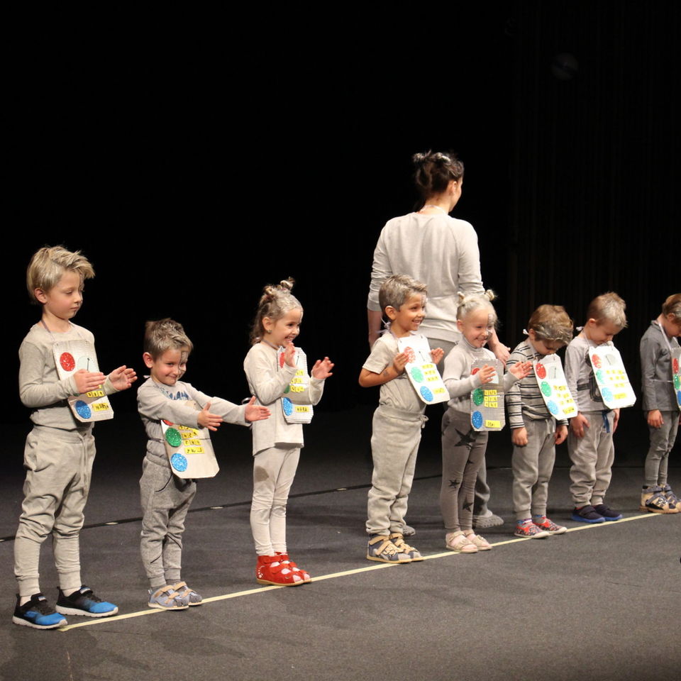 Christams Performance Time Travelling Machine