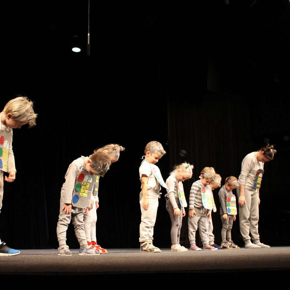 Christams Performance Time Travelling Machine