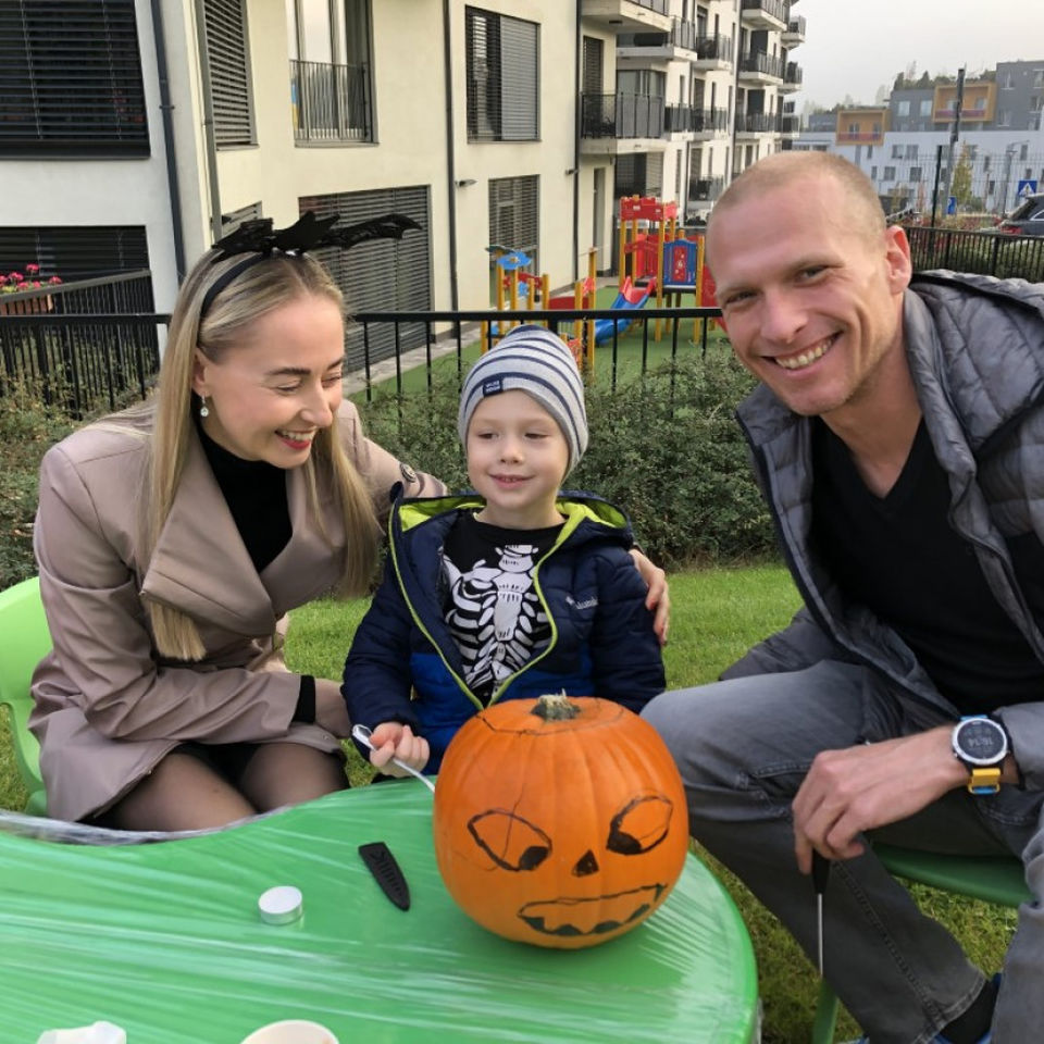 Pumpkin carving with parents