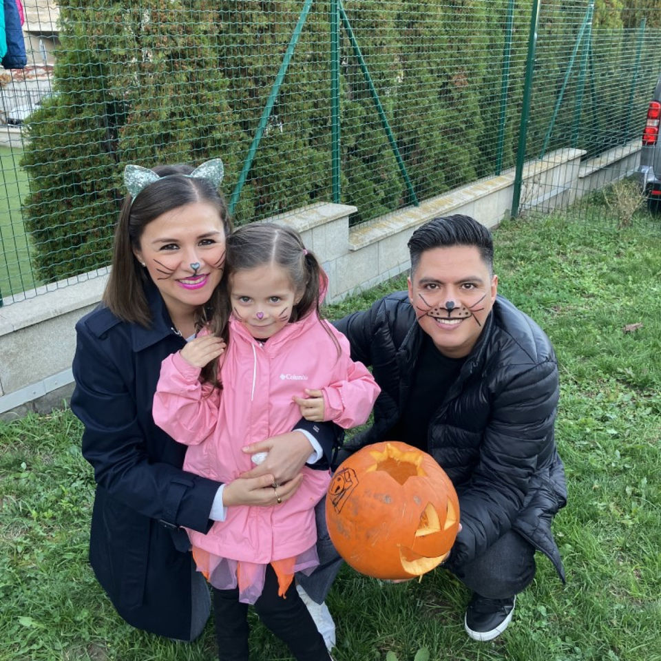 Pumpkin carving with parents