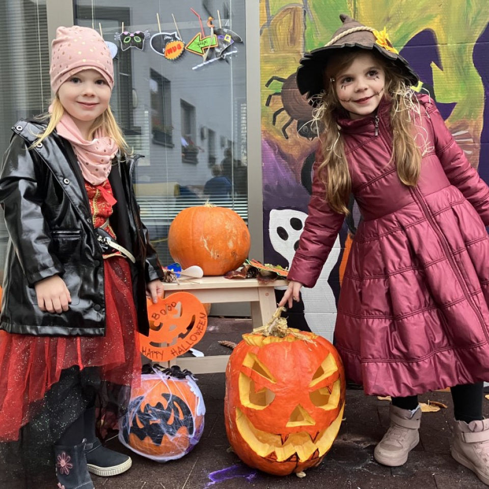 Pumpkin carving with parents