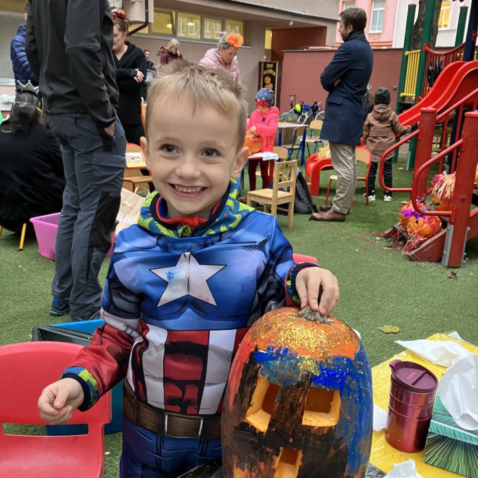 Pumpkin carving with parents