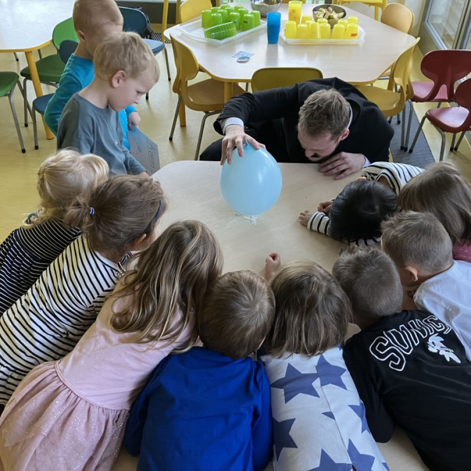 We Love Science - Scientific Experiments