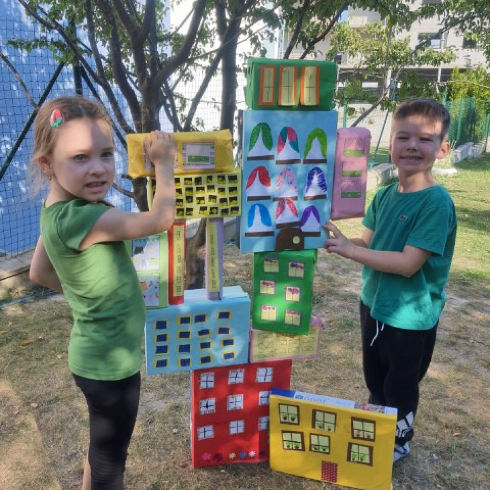 Naše mesto z kartóna