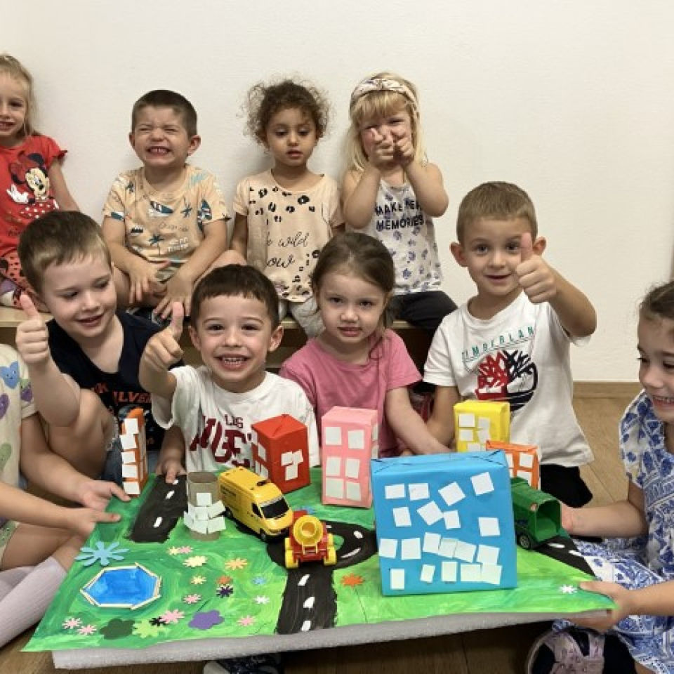 Naše mesto z kartóna