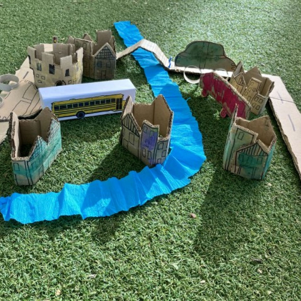 Naše mesto z kartóna