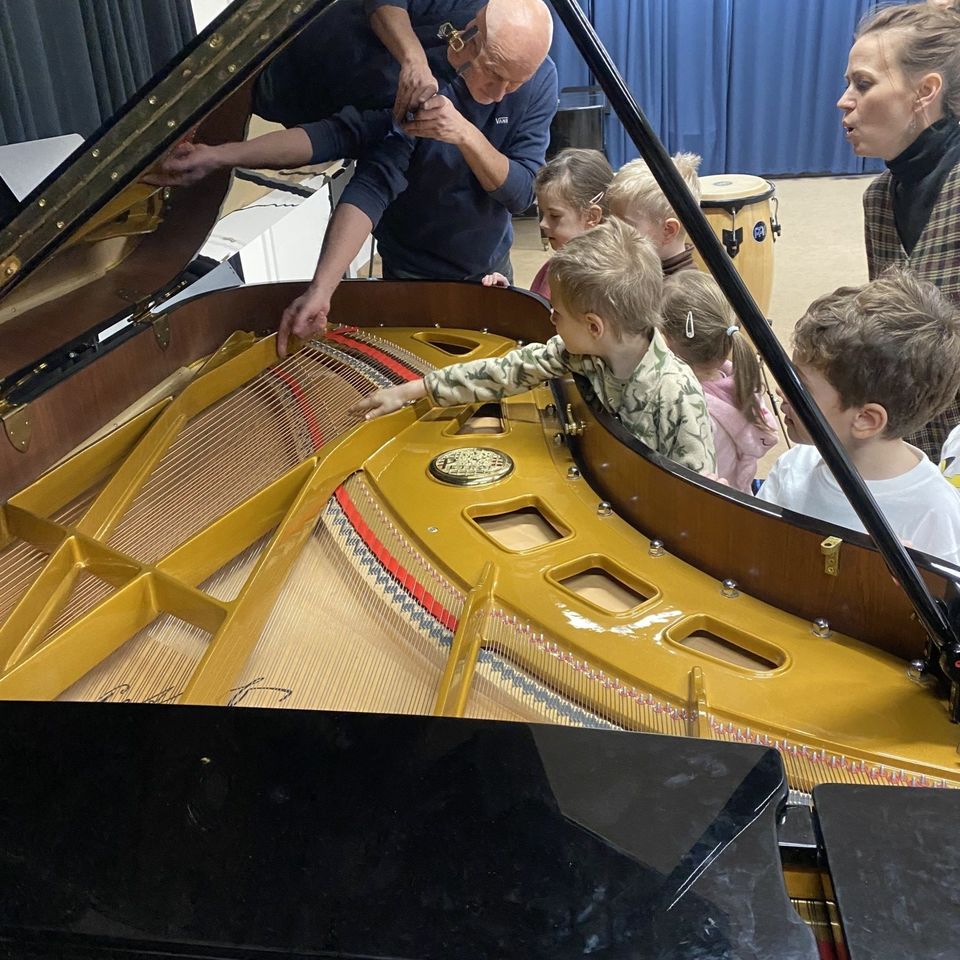 Hudba je všade naokolo