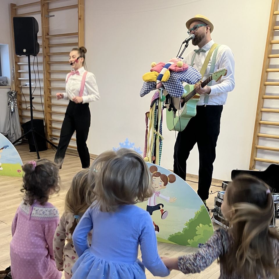 Hudba je všade naokolo