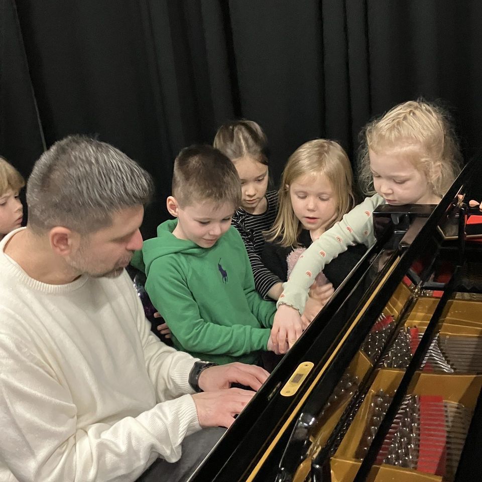 Hudba je všade naokolo