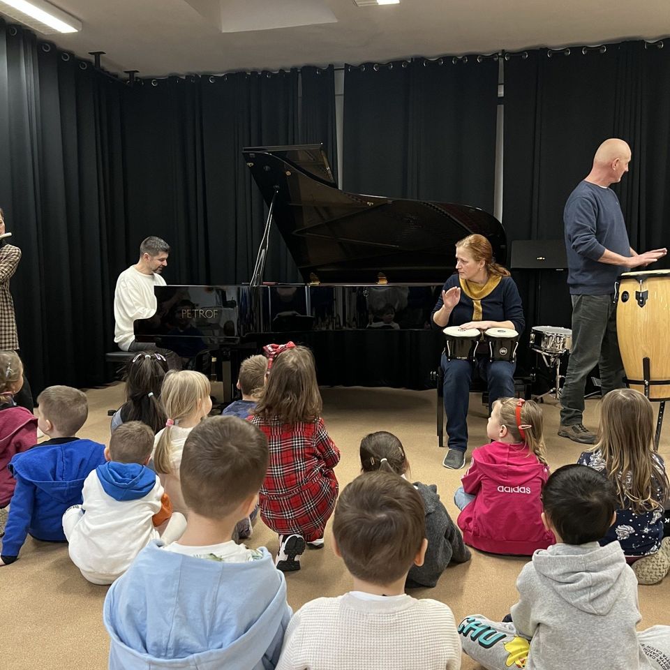 Hudba je všade naokolo