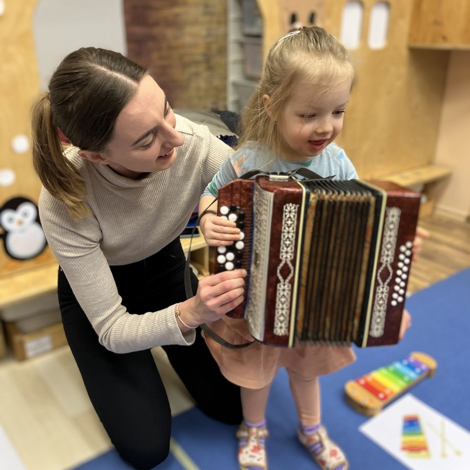 Hudba je všade naokolo