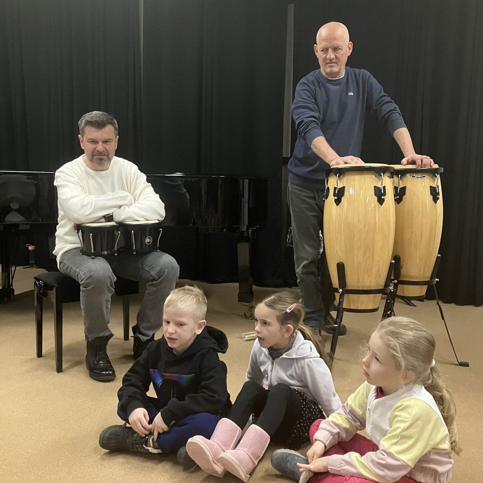 Hudba je všade naokolo