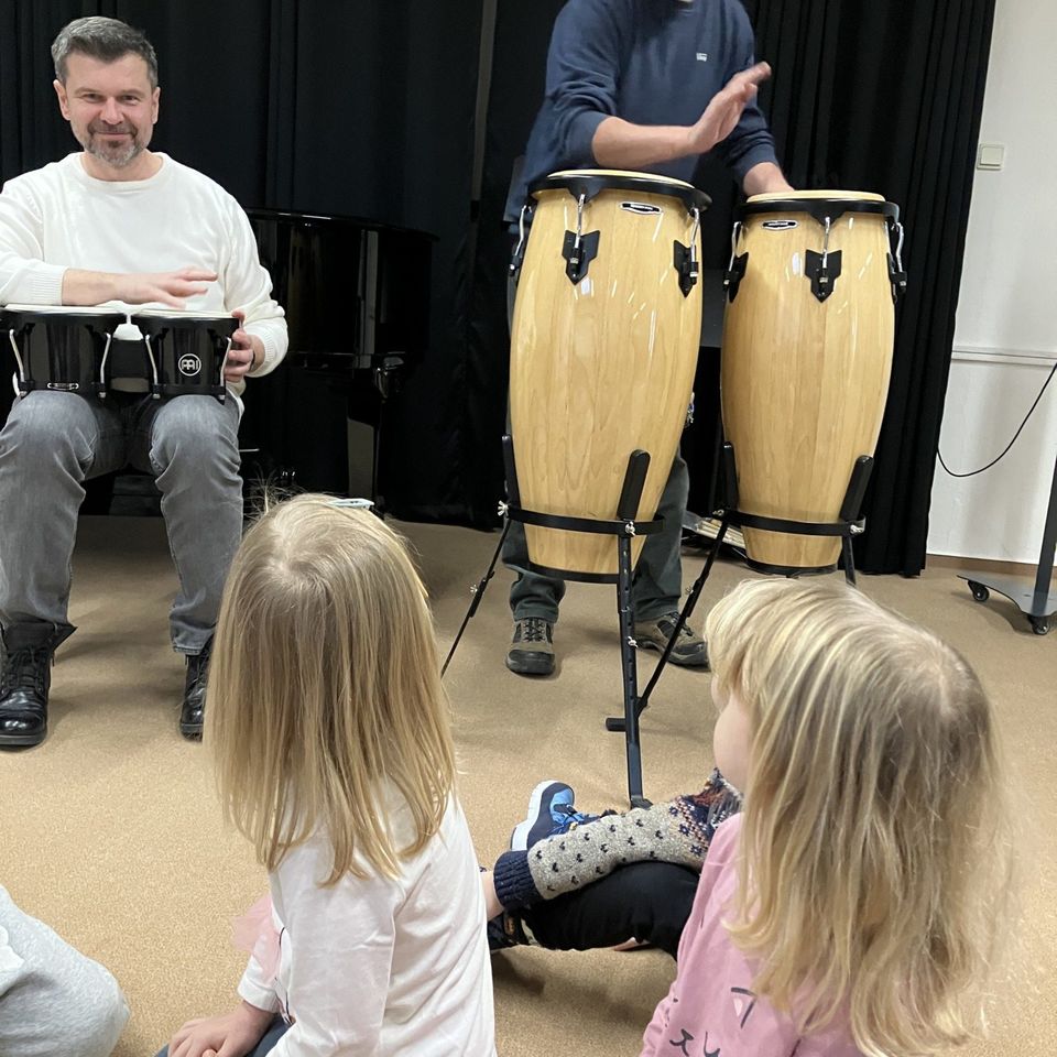 Hudba je všade naokolo