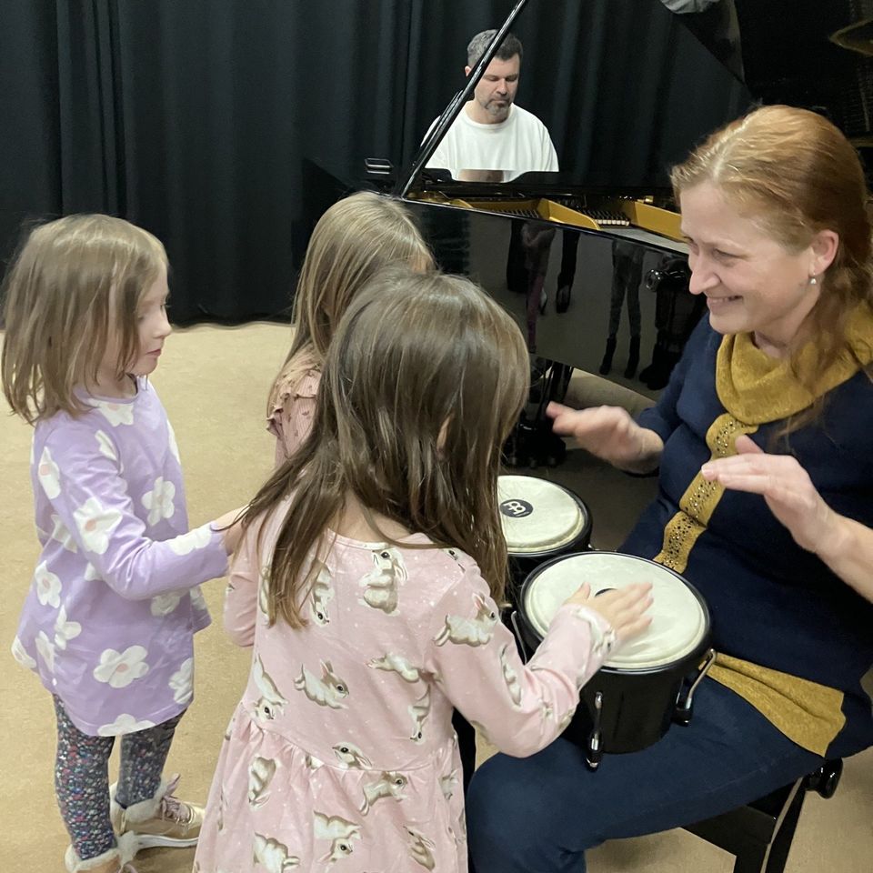 Hudba je všade naokolo