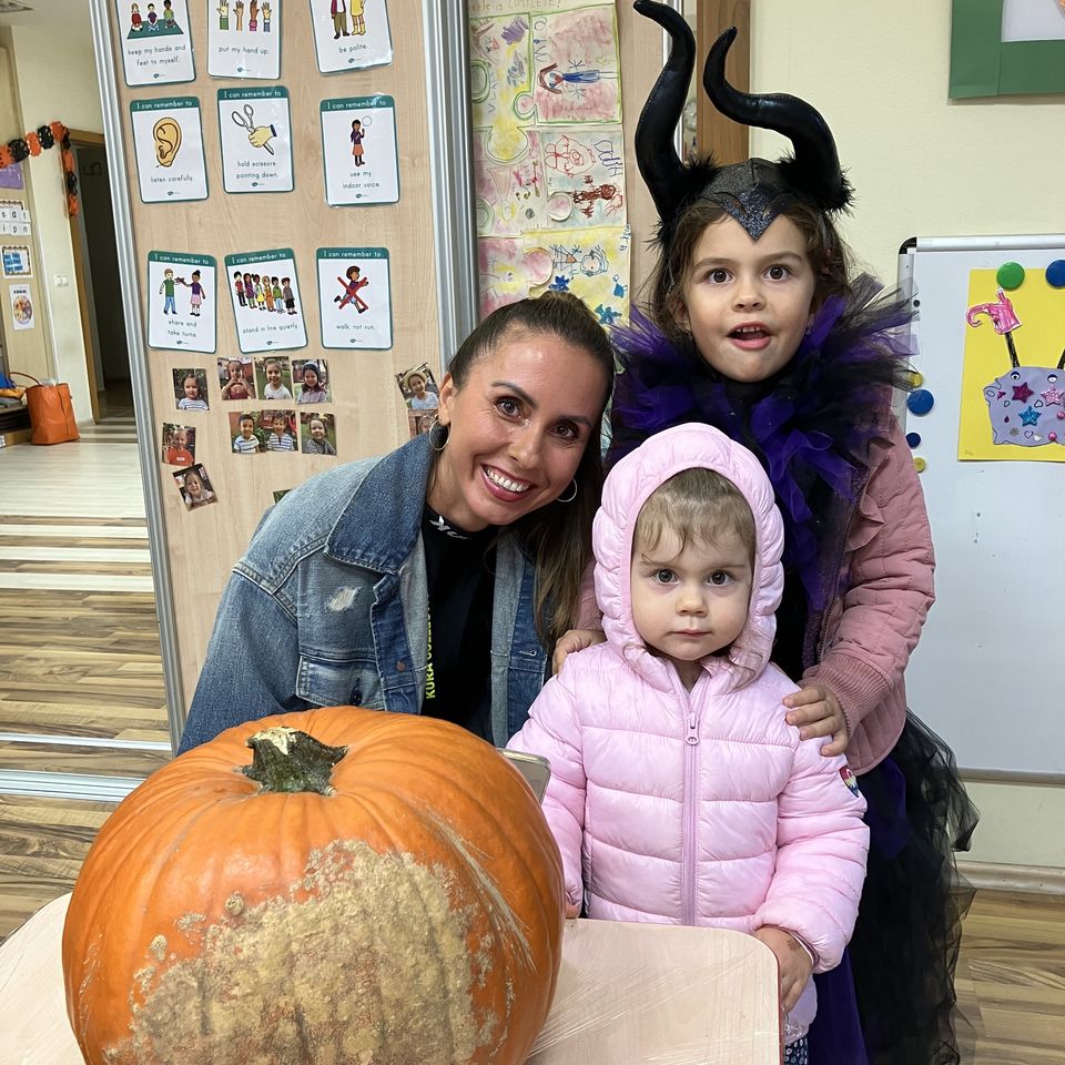 Vyrezávanie tekvičiek s rodičmi