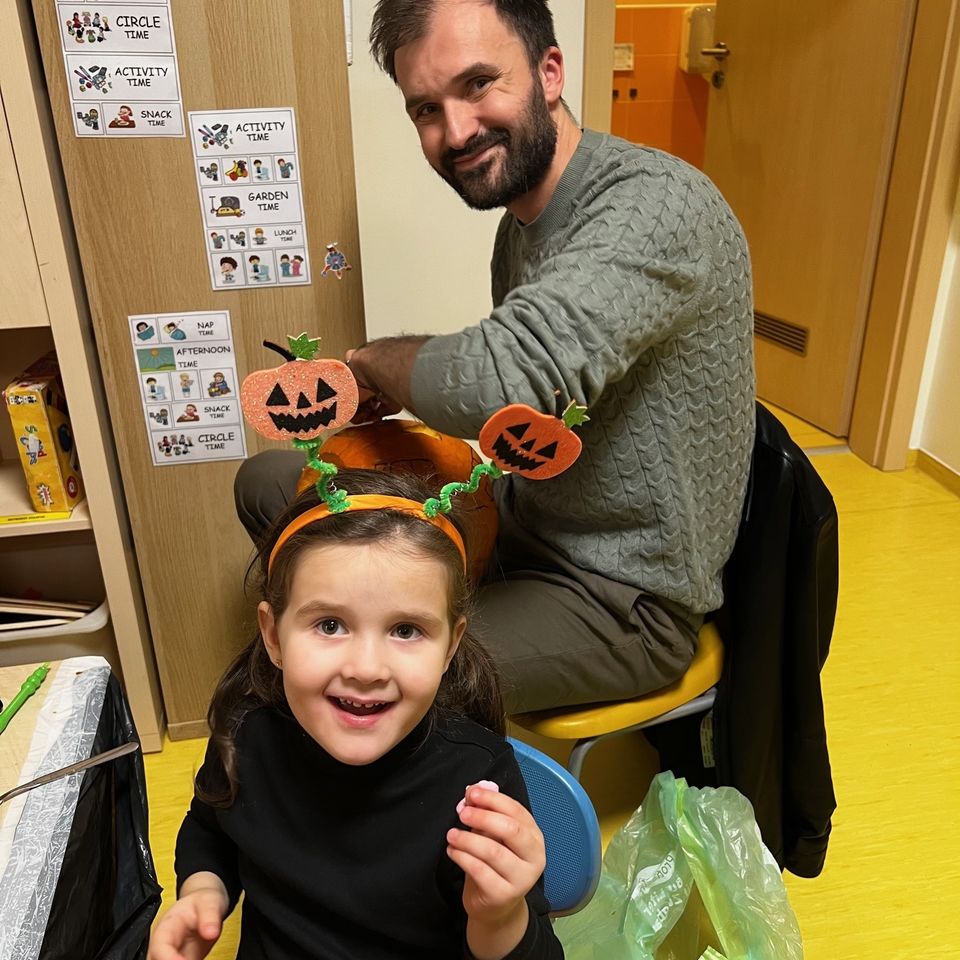 Vyrezávanie tekvičiek s rodičmi