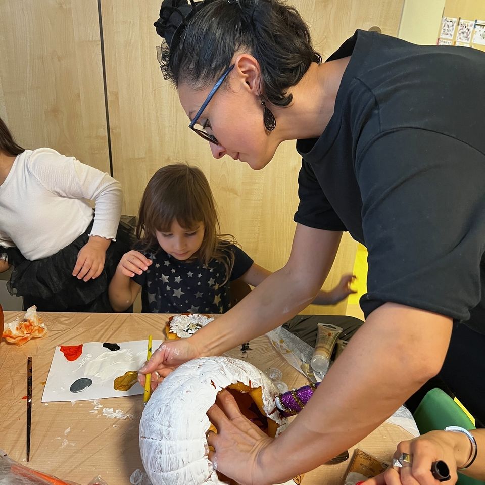 Vyrezávanie tekvičiek s rodičmi