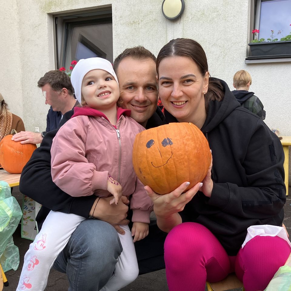 Vyrezávanie tekvičiek s rodičmi