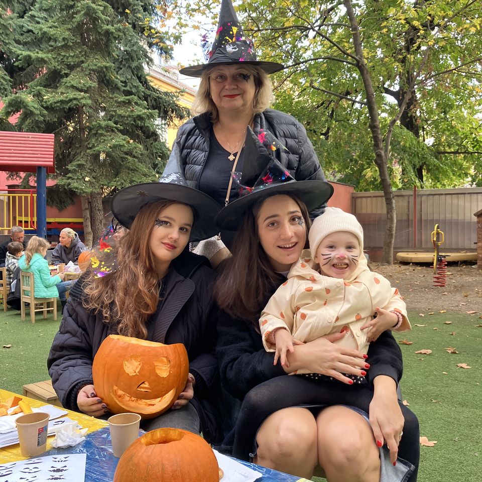 Vyrezávanie tekvičiek s rodičmi