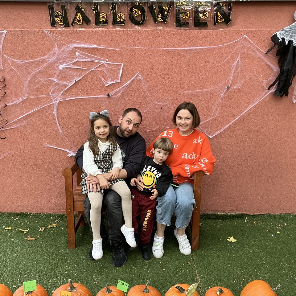 Vyrezávanie tekvičiek s rodičmi