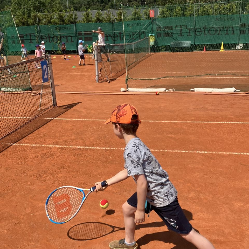 Tenisový kurz