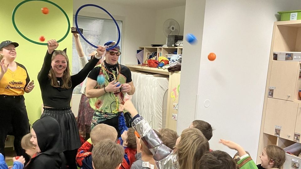 A lovely mask´s time