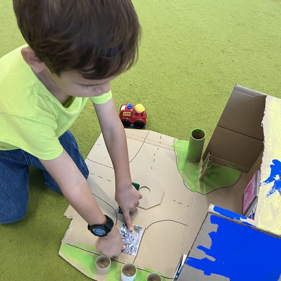 Naše mesto z kartóna